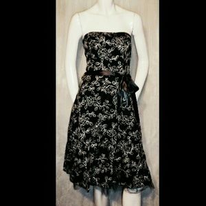 S FOREVER 21 Embroidered Cotton Ribbon Tie Waist